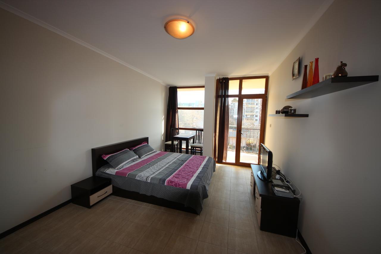 Menada Crystal Park Apartments ساني بيتش المظهر الخارجي الصورة